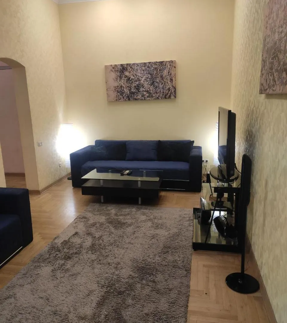 Апартаменти 3-Кімнатні В Центрі, Метро Театральна location