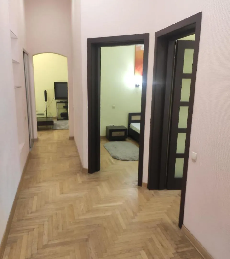 Apartment Апартаменти 3-Кімнатні В Центрі, Метро Театральна Kyiv